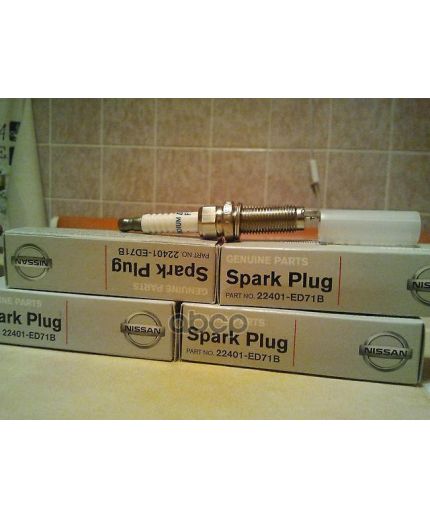 NISSAN Свеча зажигания