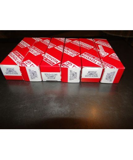 TOYOTA Свеча зажигания