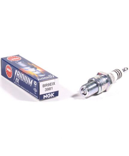 NGK Свеча зажигания