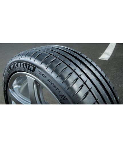 MICHELIN Pilot Sport 4 225/55R17 101Y