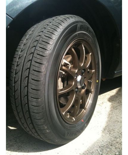 YOKOHAMA BluEarth AE-01 215/60R16 99H