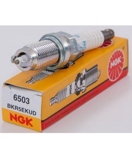 NGK Свеча зажигания