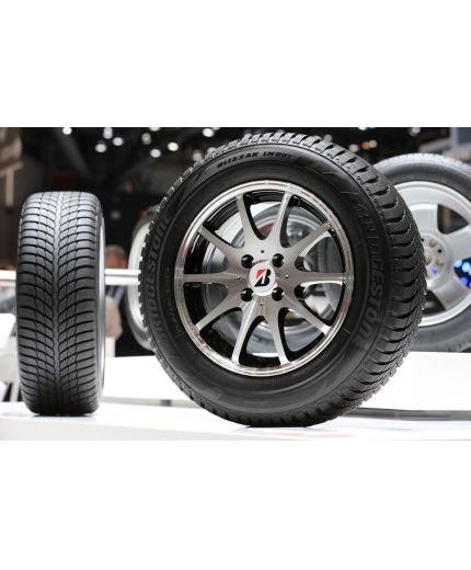 BRIDGESTONE Blizzak LM001 235/45R18 98V Фото 5