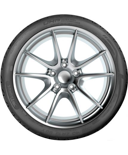 TAURUS Ultra High Performance 245/45R18 100W